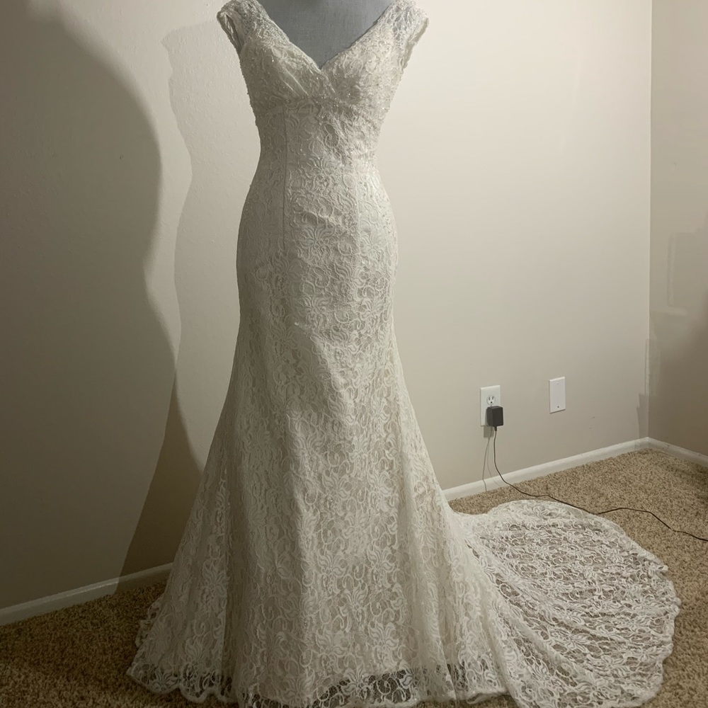 Ivory/Champagne Lace Beaded Wedding Dress Size 0